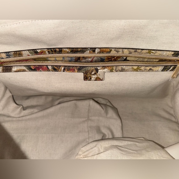 Gucci Floral Duffle Bag - Picture 13 of 16